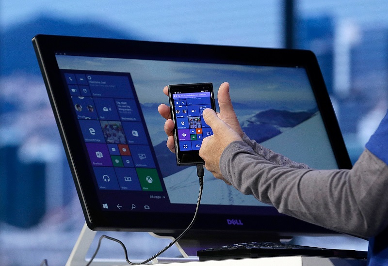Joe Belfiore, Microsoft Corporate Vice President of Operating Systems Group, demonstrates Continuum for phones at the Microsoft Build conference in San Francisco, Wednesday, April 29, 2015. While Microsoft has already previewed some aspects of the new Windows 10, a parade of top executives will use the conference to demonstrate more software features and app-building tools, with an emphasis on mobile devices as well as PCs. (AP Photo/Jeff Chiu)